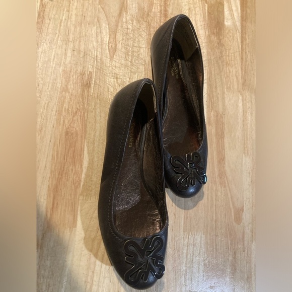 Simply Vera Wang flats in size 8 M. In great condition 🌺 - Picture 5 of 7